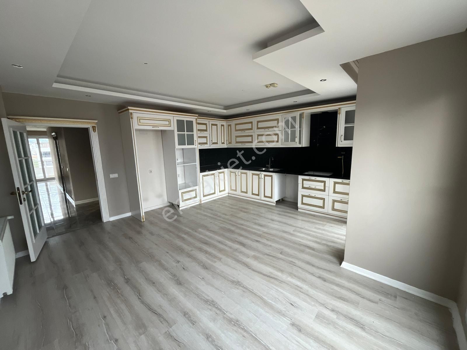 Mezitli Akdeniz'de Nezih Sitede Satılık Geniş 4+1 Salon - Görsel 25