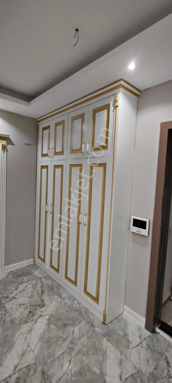 Mezitli Akdeniz'de Nezih Sitede Satılık Geniş 4+1 Salon - Görsel 2