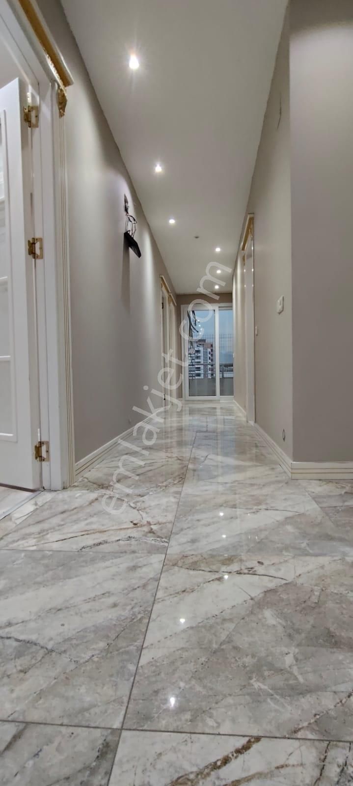 Mezitli Akdeniz'de Nezih Sitede Satılık Geniş 4+1 Salon - Görsel 14