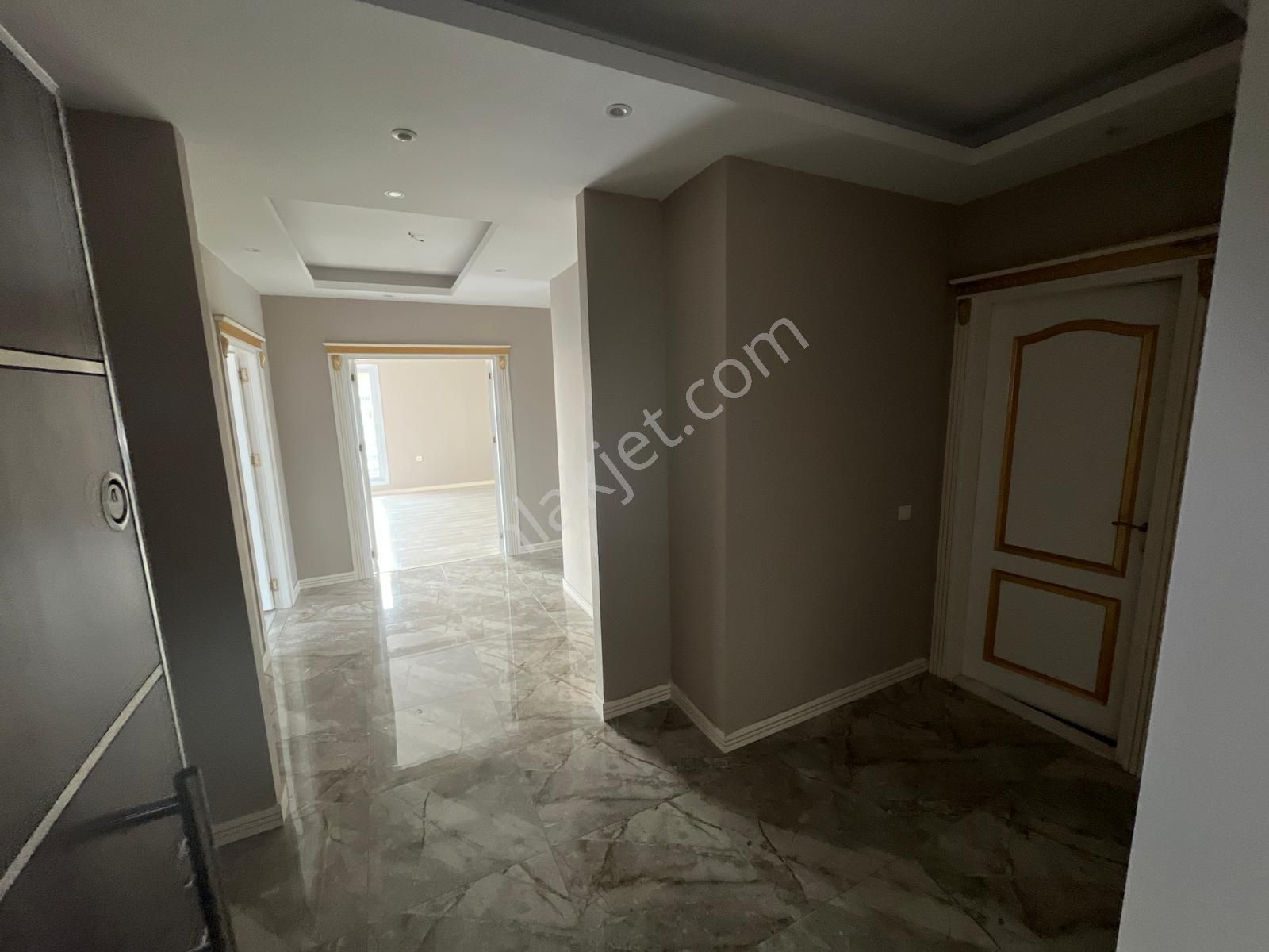 Mezitli Akdeniz'de Nezih Sitede Satılık Geniş 4+1 Salon - Görsel 6