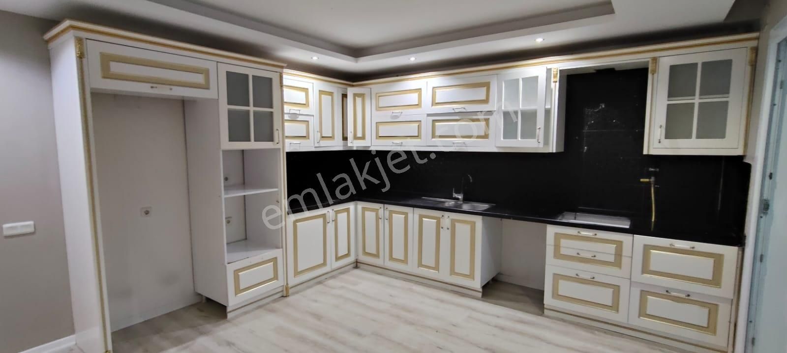 Mezitli Akdeniz'de Nezih Sitede Satılık Geniş 4+1 Salon - Görsel 24