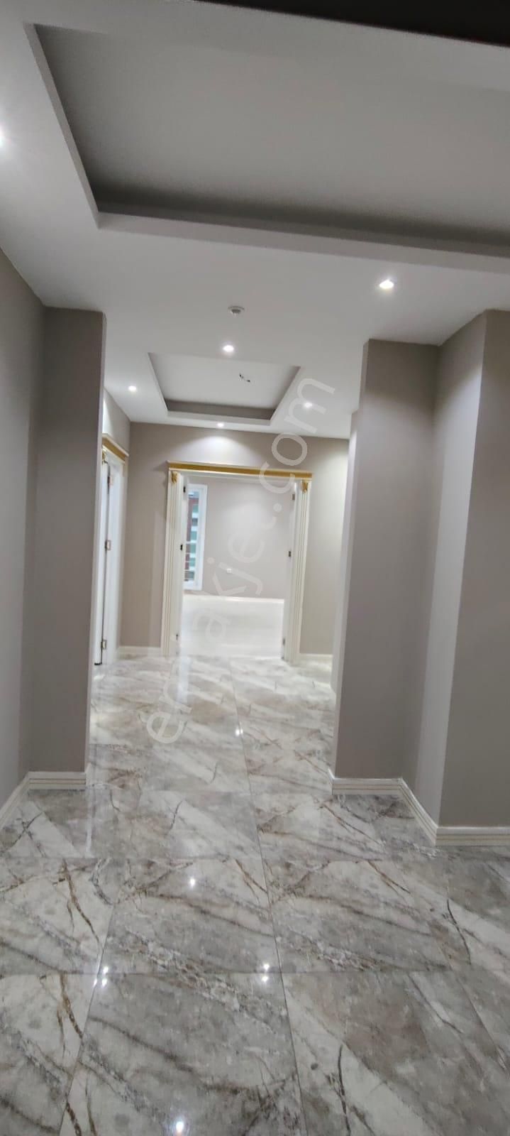 Mezitli Akdeniz'de Nezih Sitede Satılık Geniş 4+1 Salon - Görsel 18