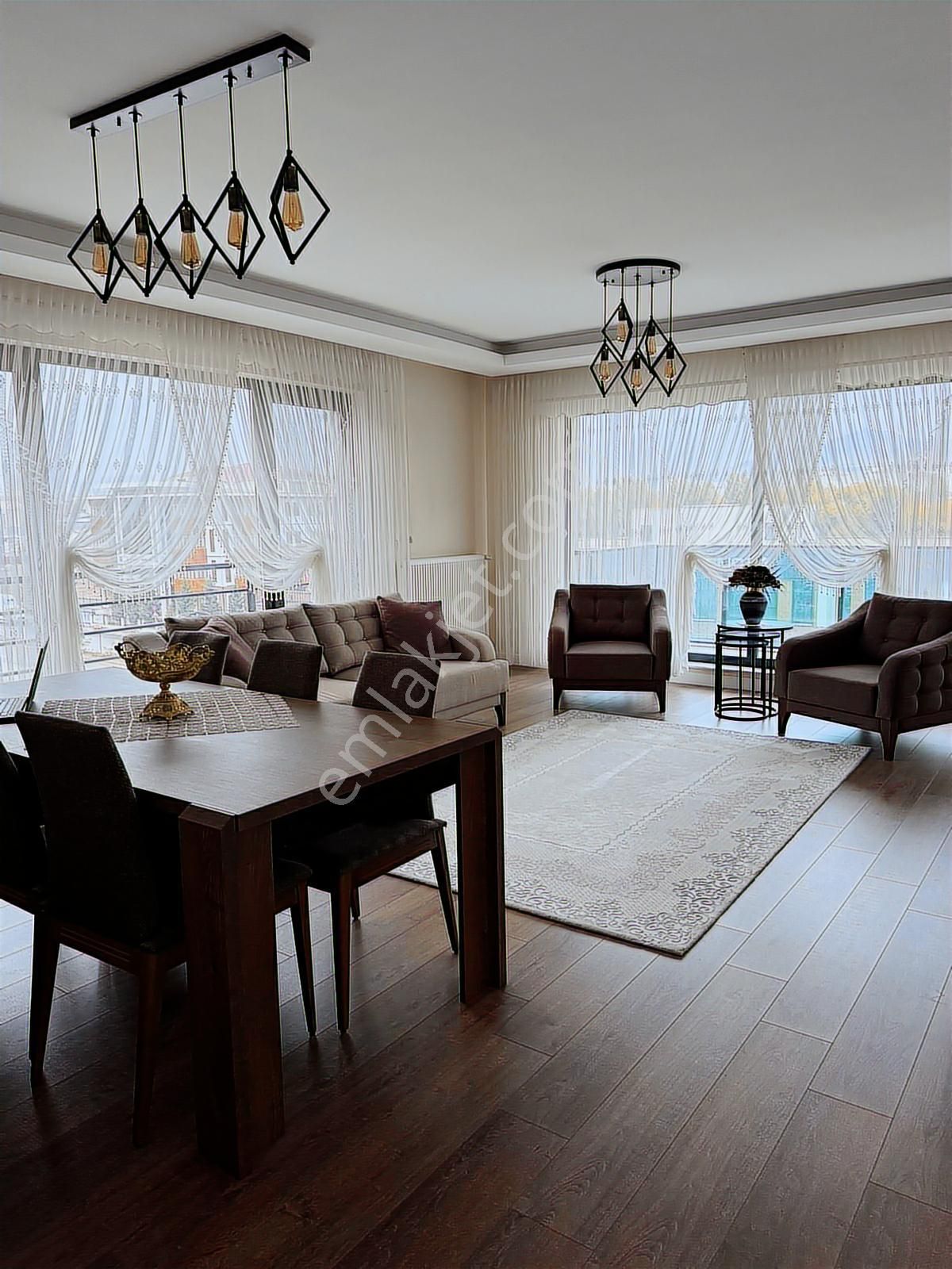 Remlaktan Zümrütevlerde Satılık 4+1