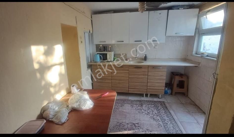 Ayvalık Merkez'de Deniz Manzaralı Avlulu Ve Teraslı 2 Katlı 2+1 Kagir Ev - Görsel 9