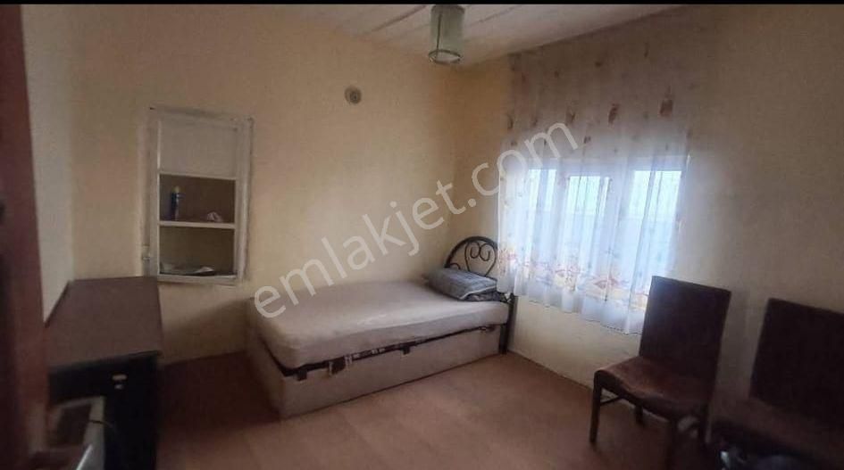 Ayvalık Merkez'de Deniz Manzaralı Avlulu Ve Teraslı 2 Katlı 2+1 Kagir Ev - Görsel 17