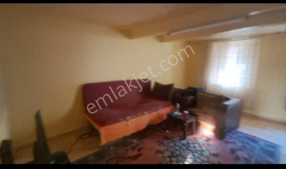 Ayvalık Merkez'de Deniz Manzaralı Avlulu Ve Teraslı 2 Katlı 2+1 Kagir Ev - Görsel 8