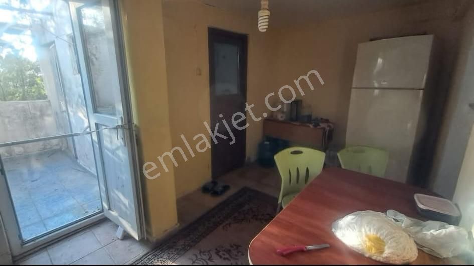 Ayvalık Merkez'de Deniz Manzaralı Avlulu Ve Teraslı 2 Katlı 2+1 Kagir Ev - Görsel 10