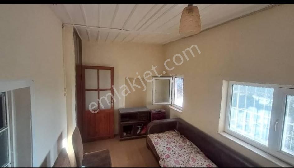 Ayvalık Merkez'de Deniz Manzaralı Avlulu Ve Teraslı 2 Katlı 2+1 Kagir Ev - Görsel 19