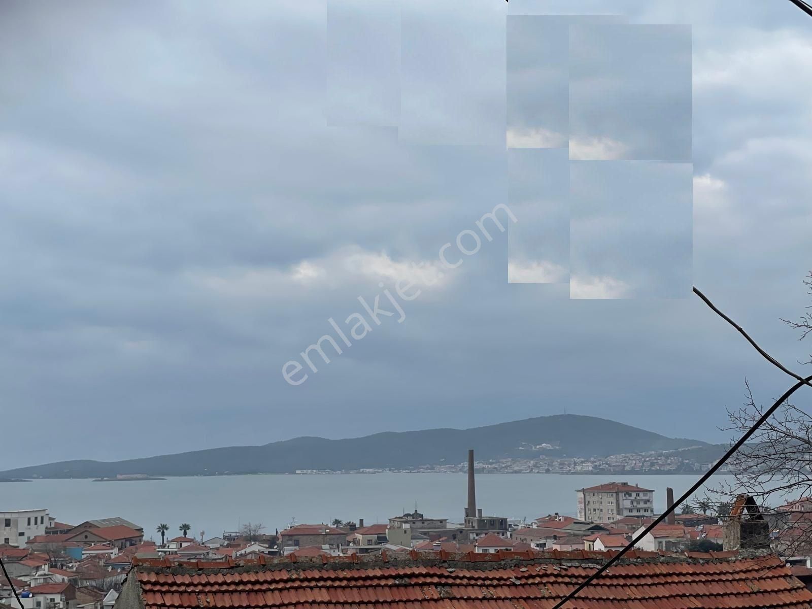 Ayvalık Merkez'de Deniz Manzaralı Avlulu Ve Teraslı 2 Katlı 2+1 Kagir Ev - Görsel 4