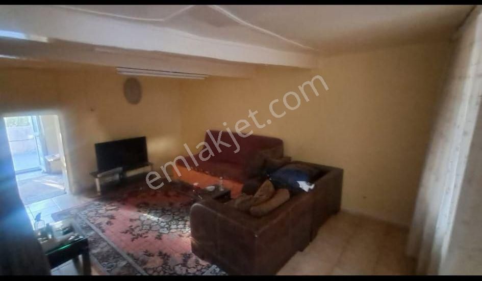 Ayvalık Merkez'de Deniz Manzaralı Avlulu Ve Teraslı 2 Katlı 2+1 Kagir Ev - Görsel 7