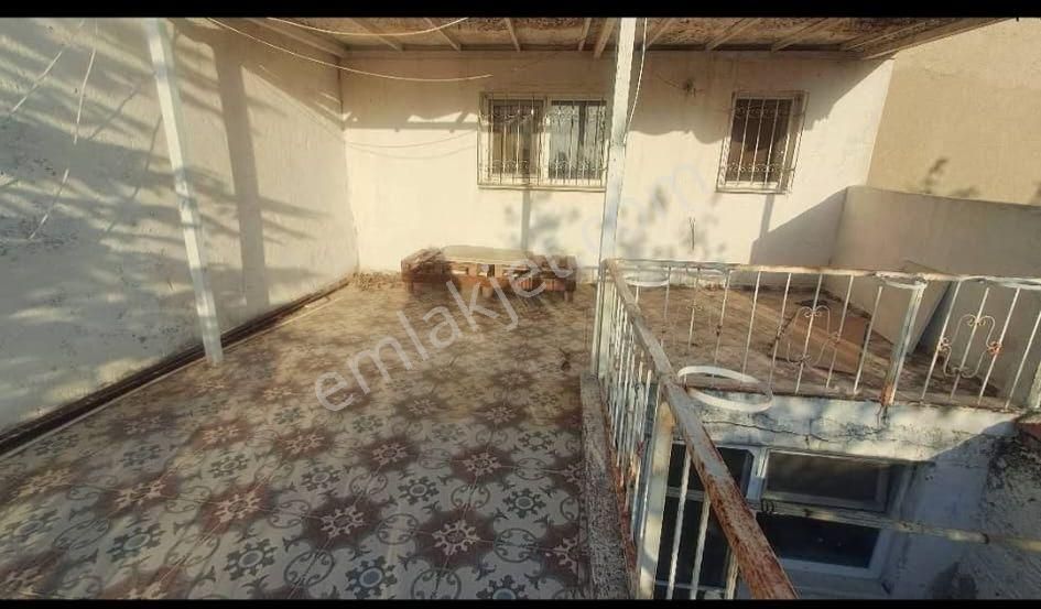 Ayvalık Merkez'de Deniz Manzaralı Avlulu Ve Teraslı 2 Katlı 2+1 Kagir Ev - Görsel 21