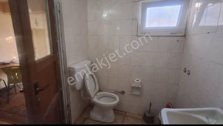 Ayvalık Merkez'de Deniz Manzaralı Avlulu Ve Teraslı 2 Katlı 2+1 Kagir Ev - Görsel 12