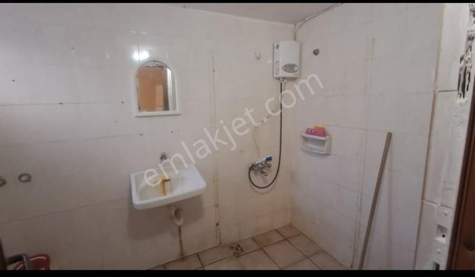 Ayvalık Merkez'de Deniz Manzaralı Avlulu Ve Teraslı 2 Katlı 2+1 Kagir Ev - Görsel 13