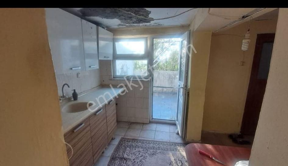 Ayvalık Merkez'de Deniz Manzaralı Avlulu Ve Teraslı 2 Katlı 2+1 Kagir Ev - Görsel 11