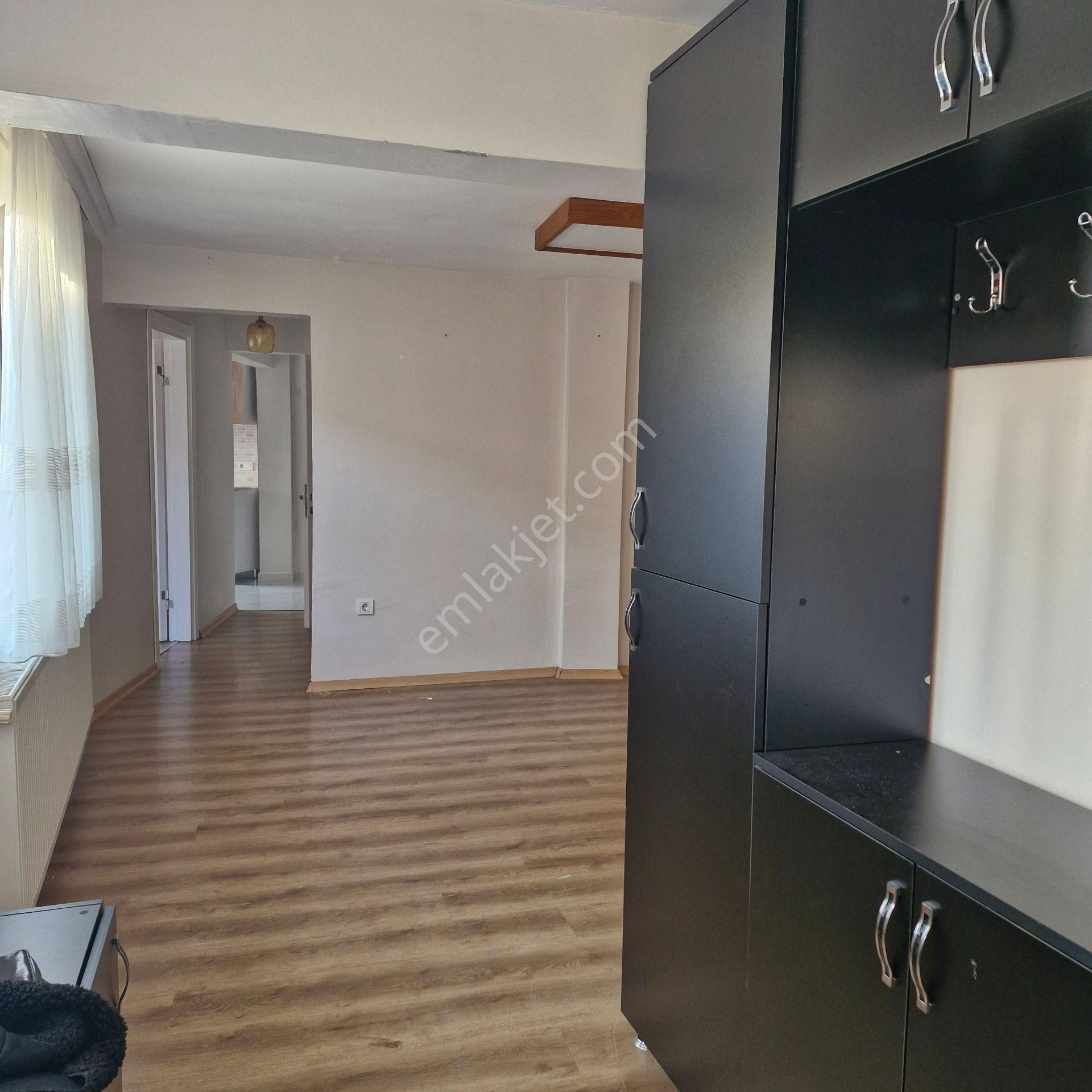 Akşenden Fatih Çapa Şehriminide 3.son Kat 3+1 Full Yapılı Teraslı Kiralık Daire - Görsel 2