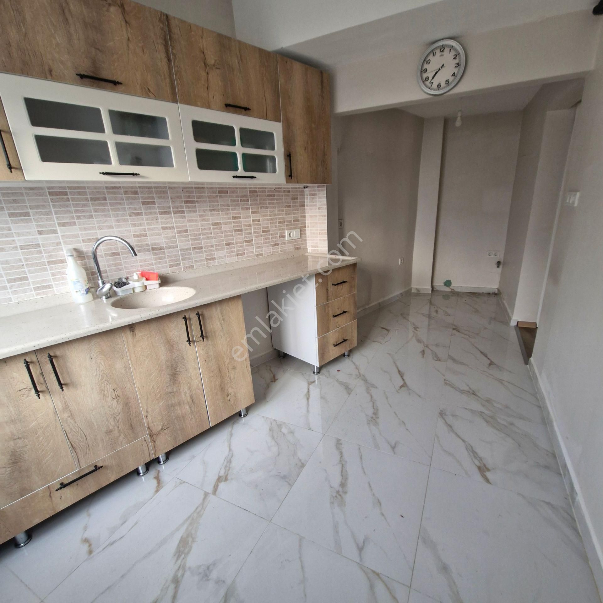 Akşenden Fatih Çapa Şehriminide 3.son Kat 3+1 Full Yapılı Teraslı Kiralık Daire - Görsel 32