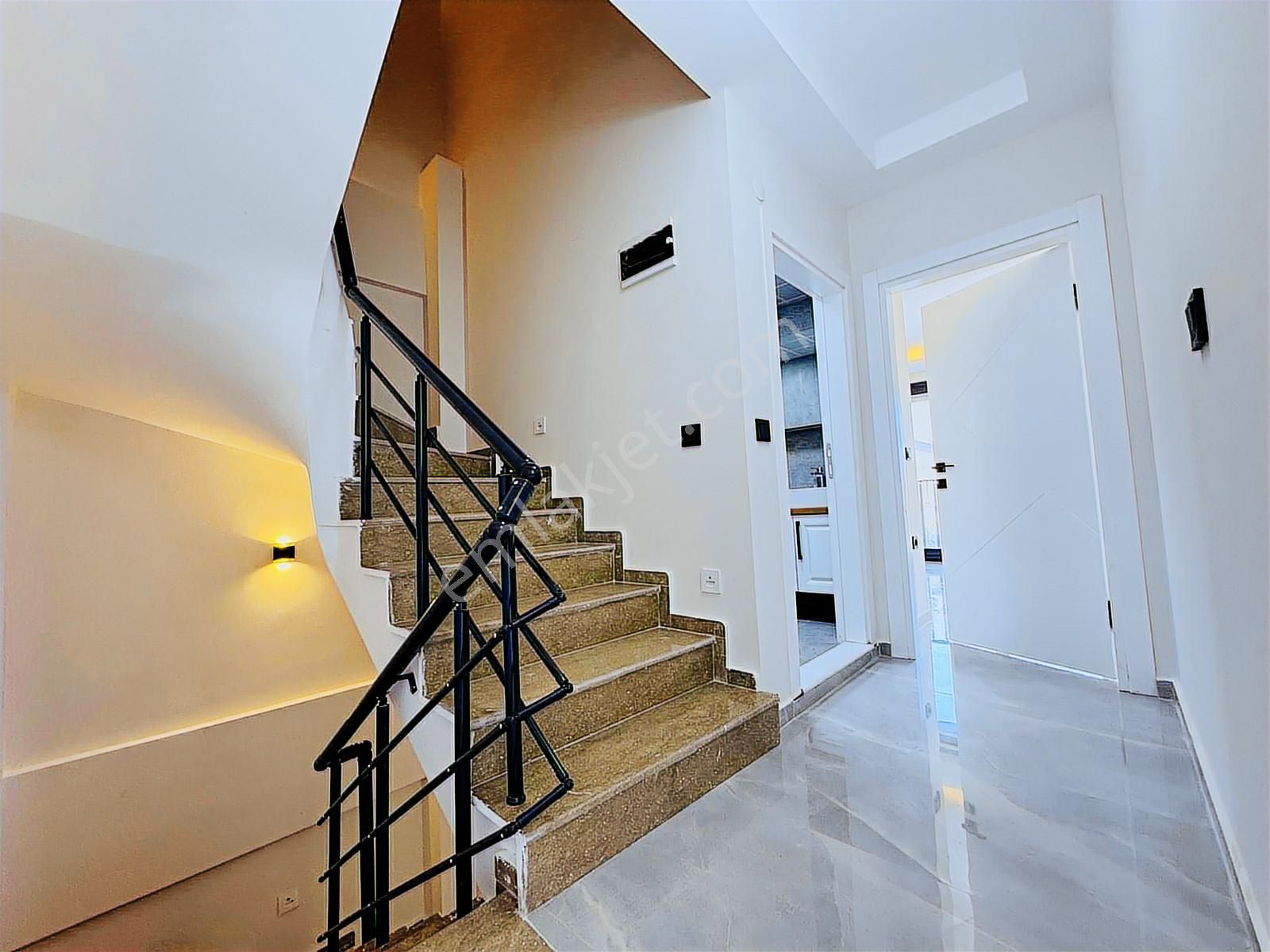 Didim Hisar Mahallesin'de 3+1 Sıfır Hazvuzlu Sitede Villa - Görsel 24