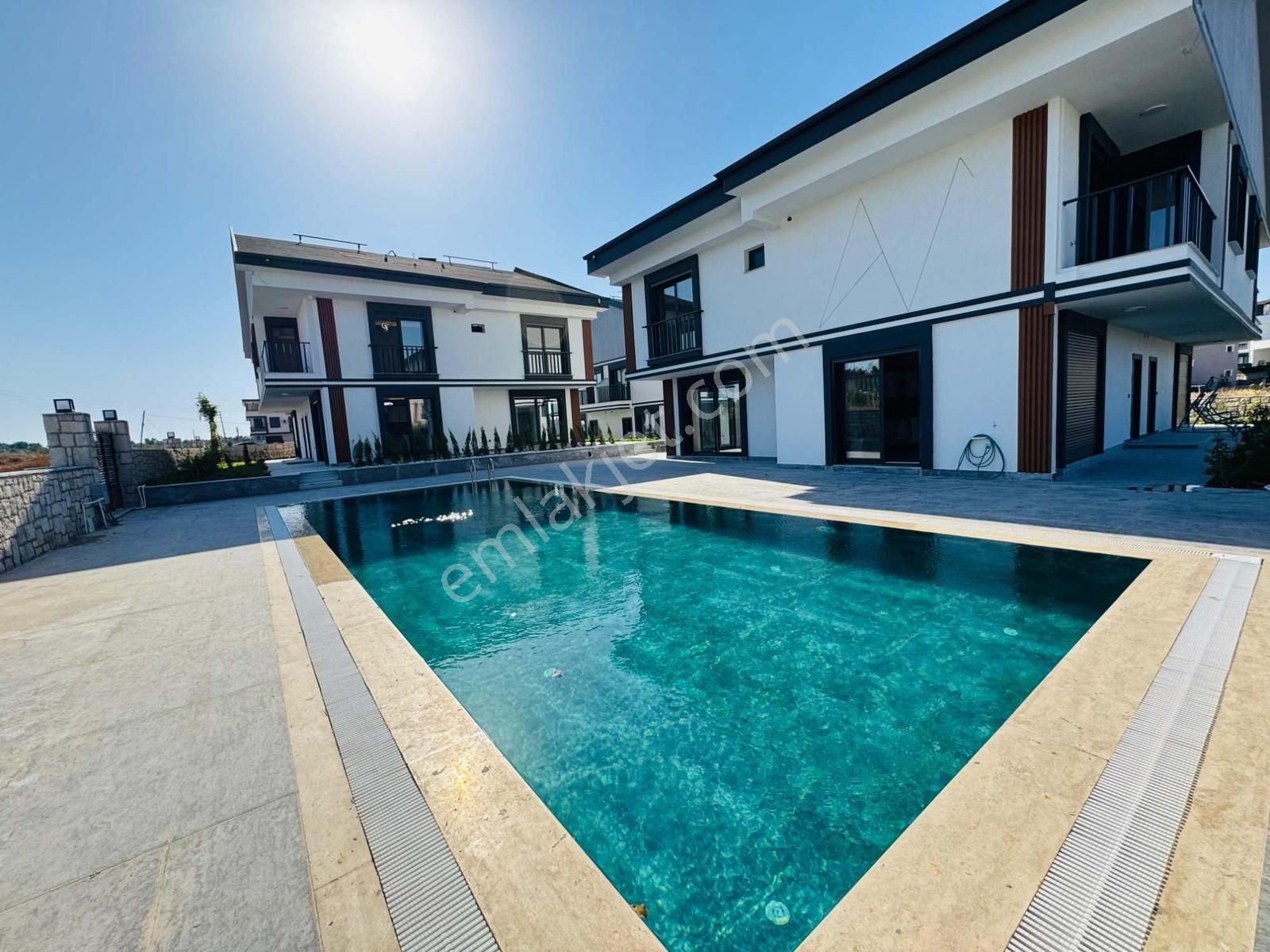 Didim Hisar Mahallesin'de 3+1 Sıfır Hazvuzlu Sitede Villa