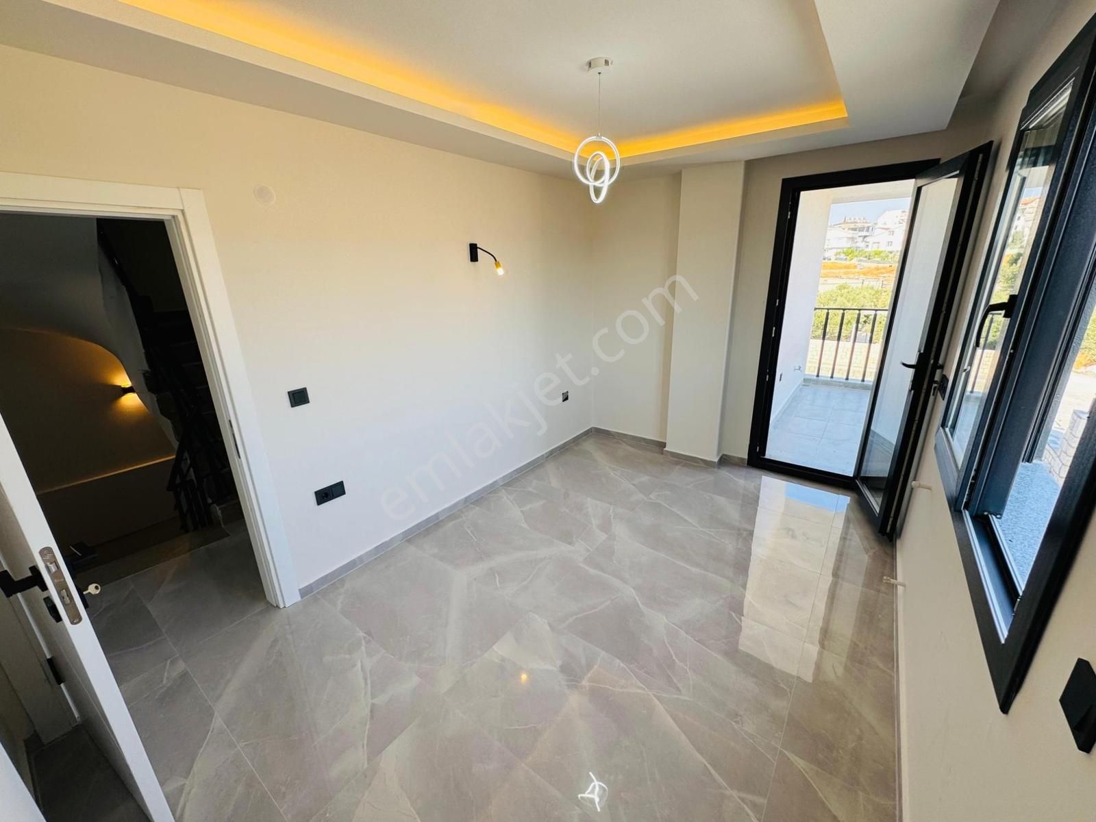 Didim Hisar Mahallesin'de 3+1 Sıfır Hazvuzlu Sitede Villa - Görsel 3