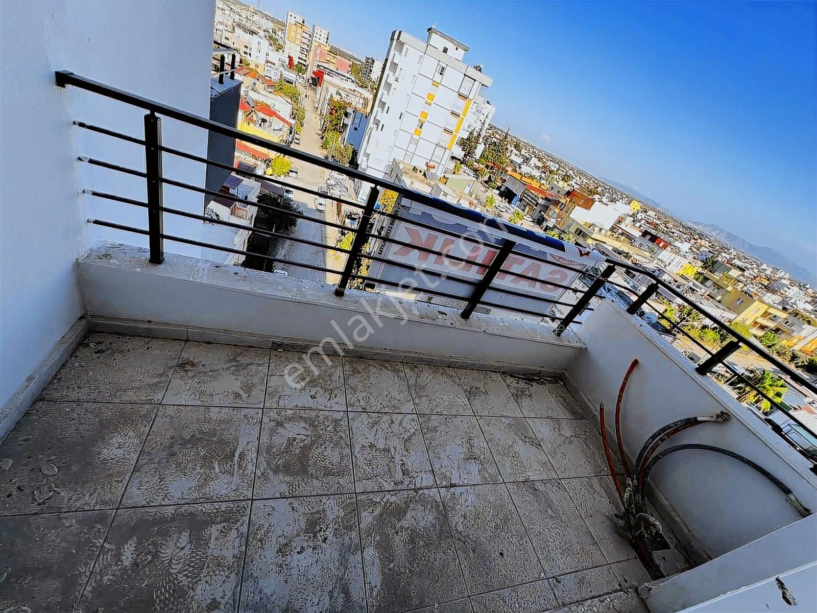 Atc'dan Kozanyolunda Az Katlı Yatay Mimari 2+1 Açık Mutfak - Görsel 5