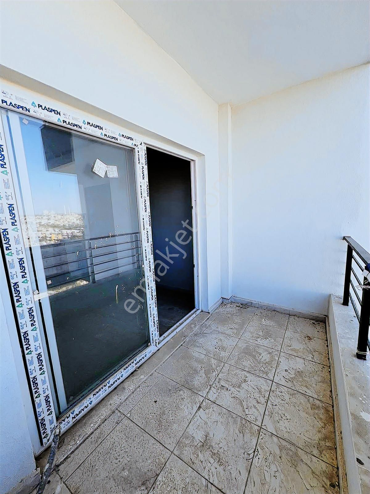 Atc'dan Kozanyolunda Az Katlı Yatay Mimari 2+1 Açık Mutfak - Görsel 14