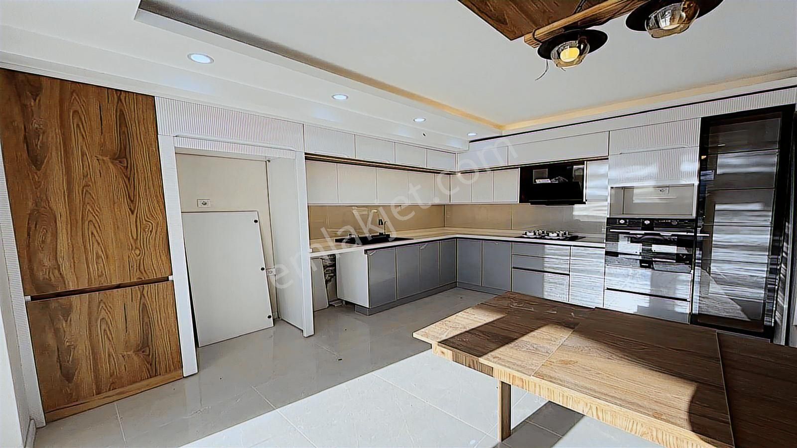 Yenikent Emlak'tan Gösterişli Ve Piyasaları Sallayan 4+1 Dairesi - Görsel 3