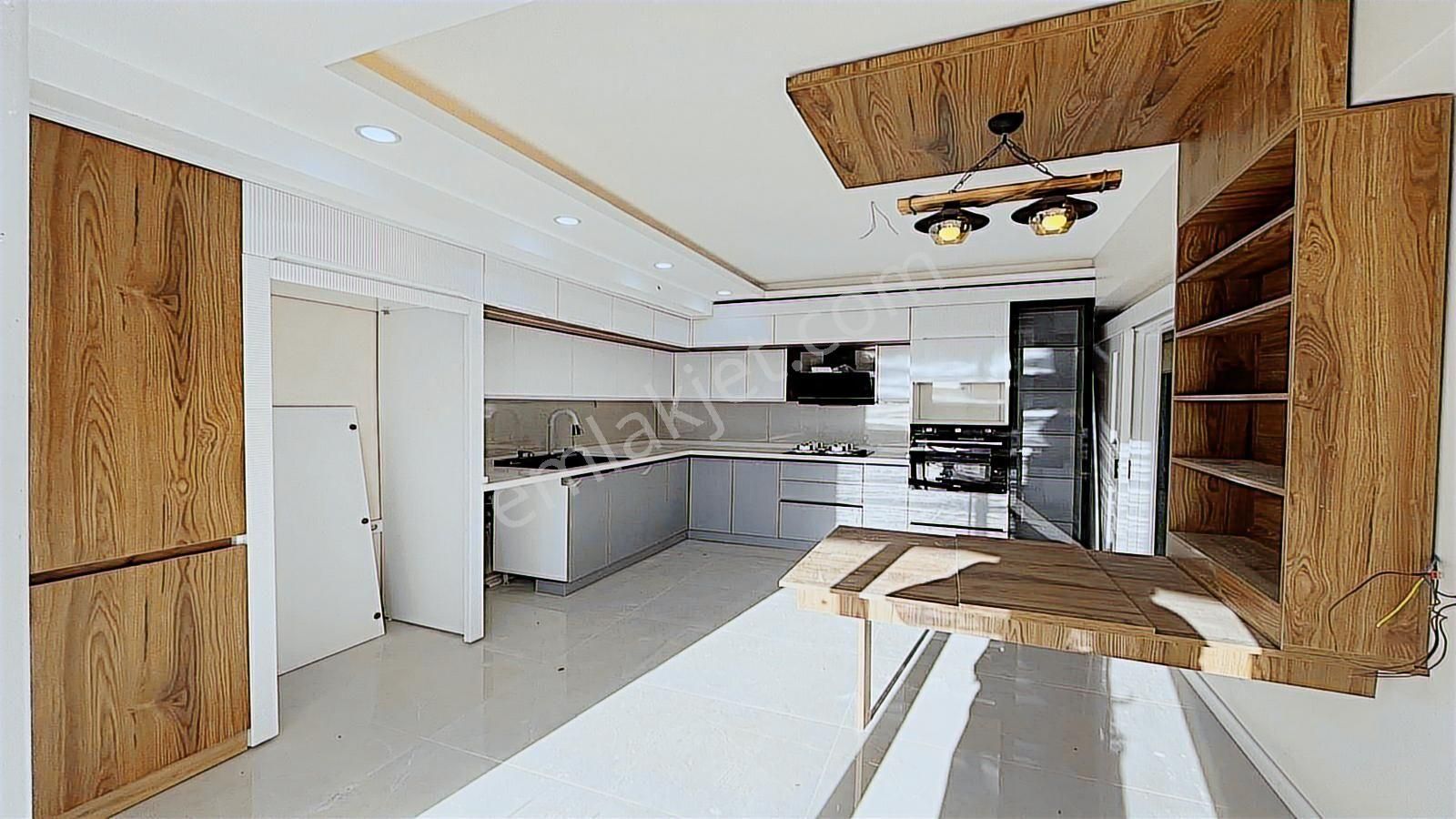 Yenikent Emlak'tan Gösterişli Ve Piyasaları Sallayan 4+1 Dairesi