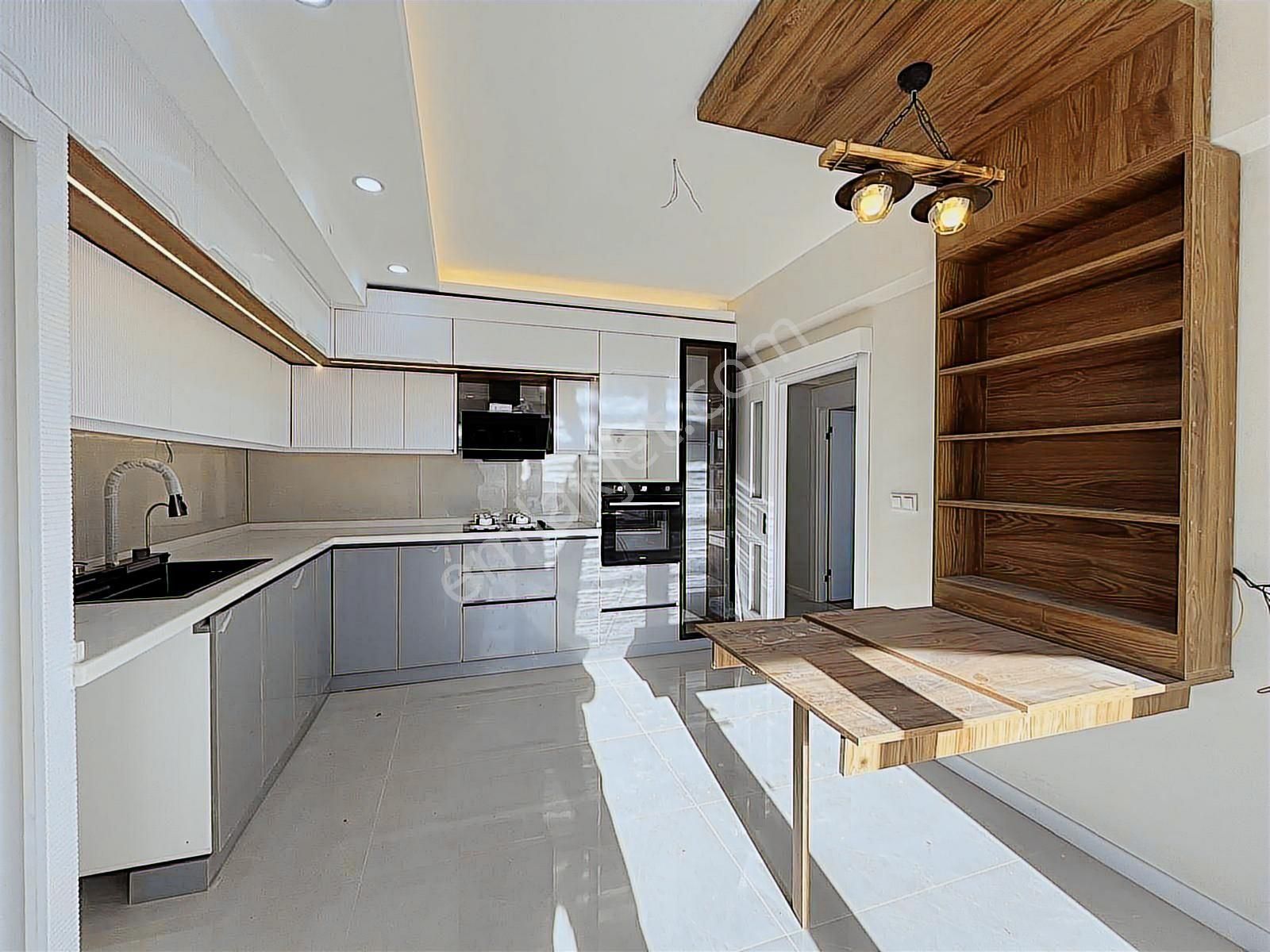 Yenikent Emlak'tan Gösterişli Ve Piyasaları Sallayan 4+1 Dairesi - Görsel 4