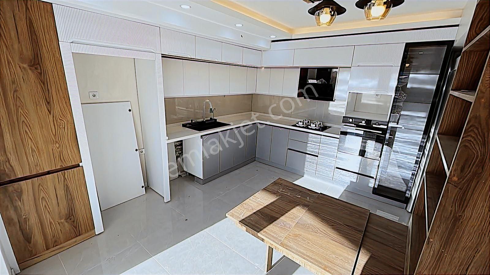 Yenikent Emlak'tan Gösterişli Ve Piyasaları Sallayan 4+1 Dairesi - Görsel 2