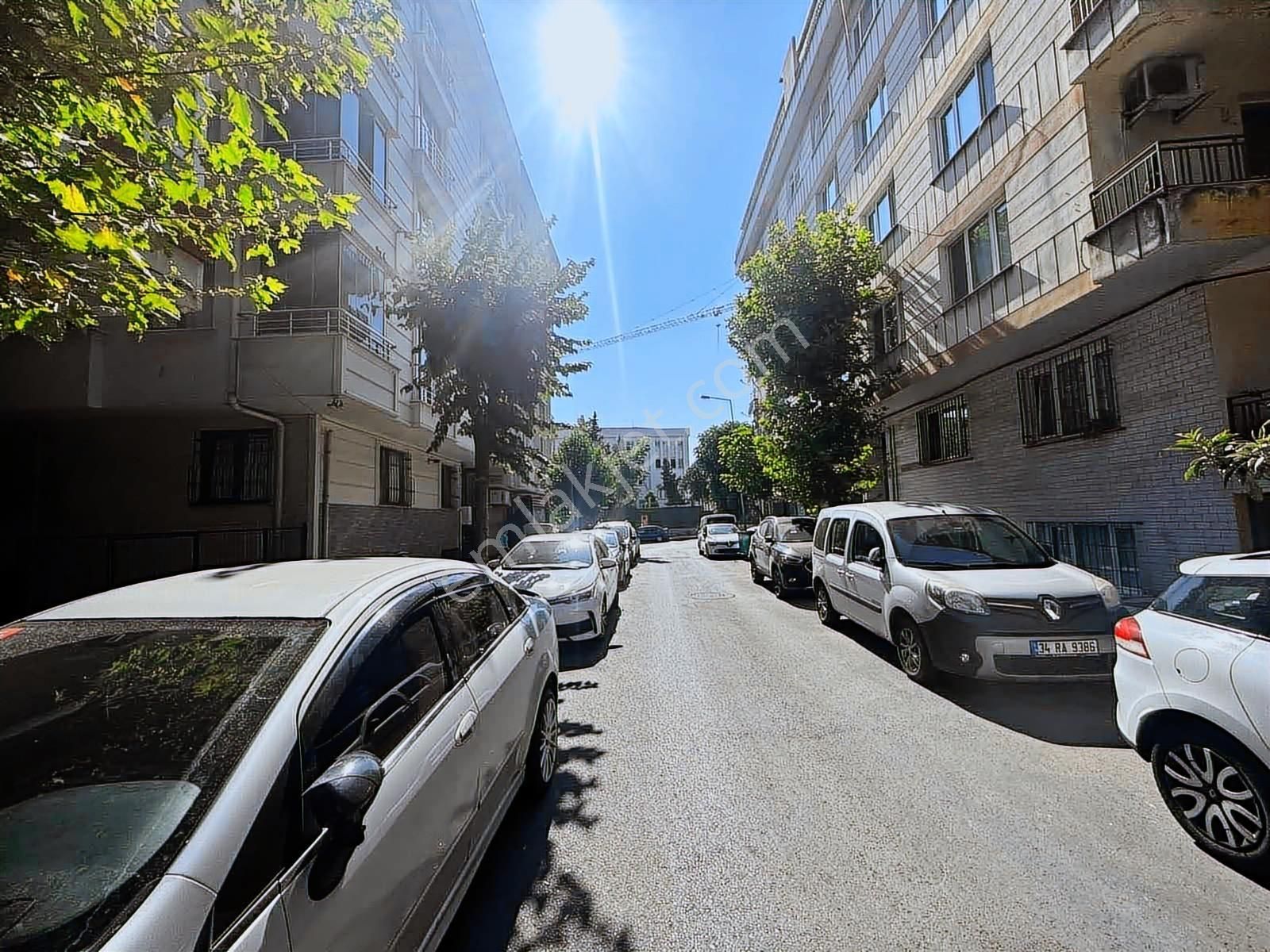 Yenibosna Bahçelievler Merkezi Lokasyonda Satılık Daire - Görsel 18