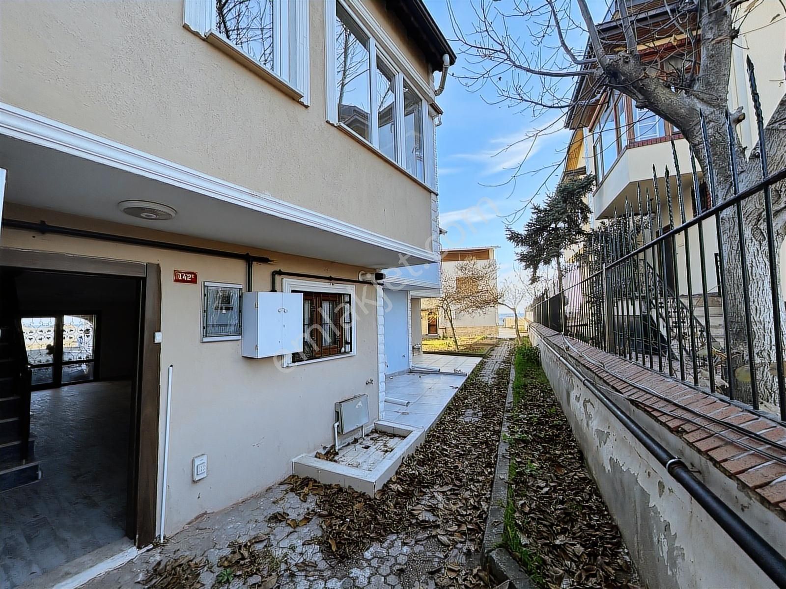 Silivri Gümüşyakada Denize 50m Ve Deniz Manzaralı 4+1 Tripleks - Görsel 18