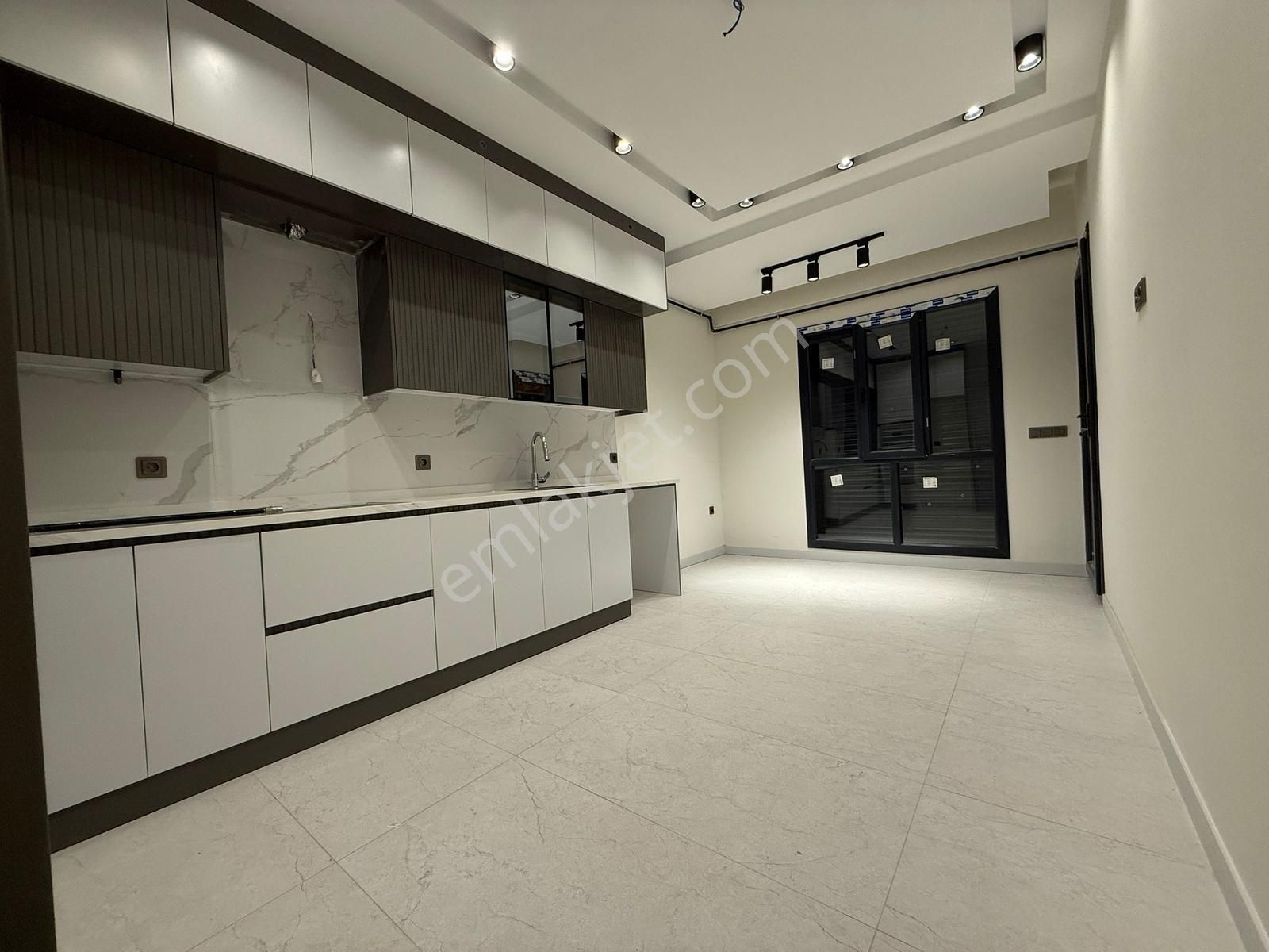 Demirler'den 1200 Evler'de Merkezi Konumda Lüx 3+1 Satılık Daire