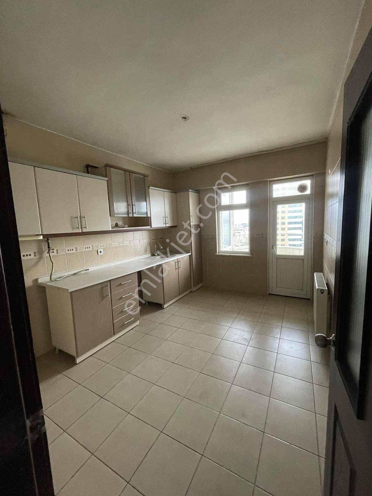 Tacettin Veli Mahallesinde Merkezde 4+1 Satılık Daire - Görsel 8