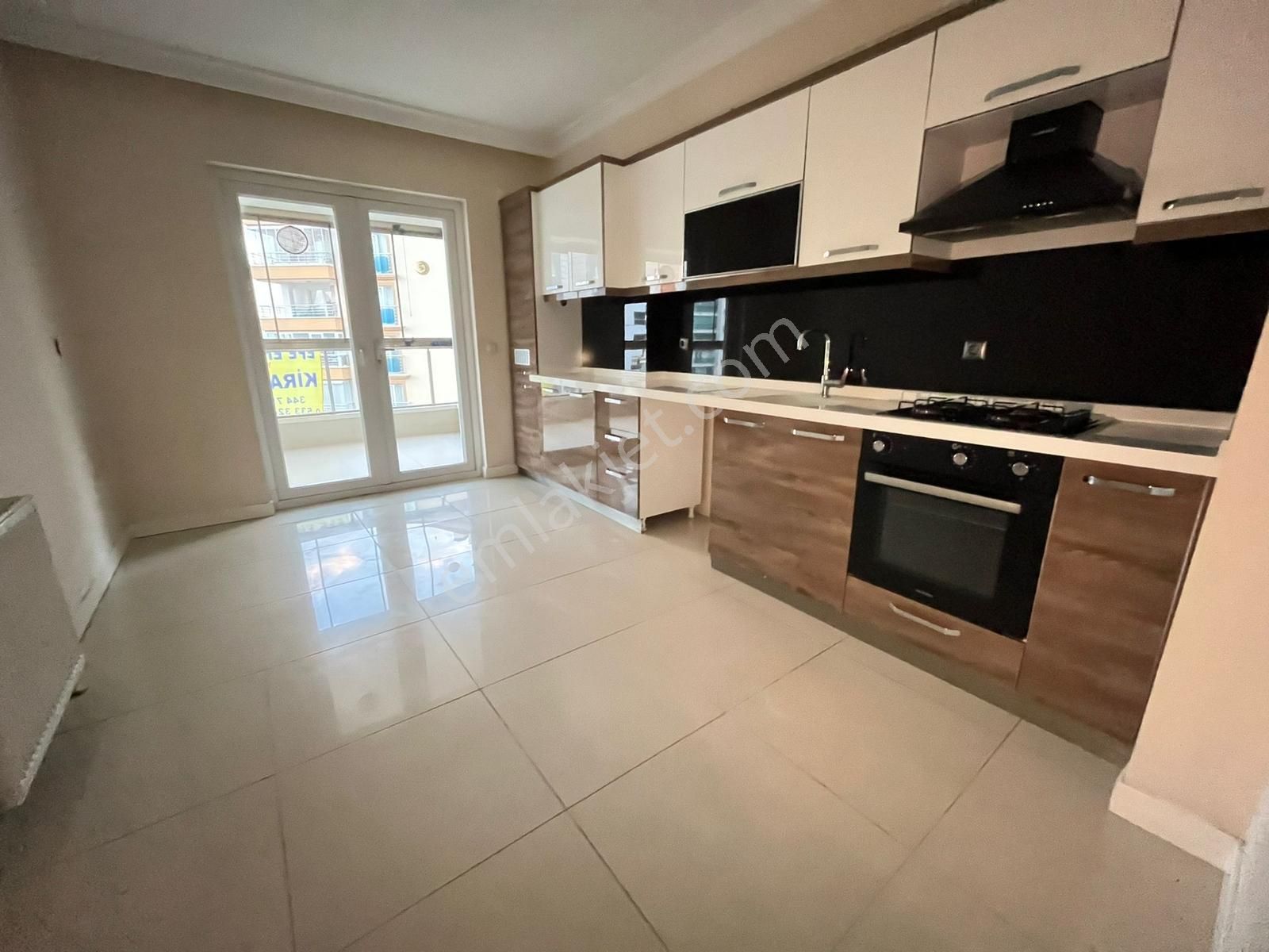 Pamuklar'da Site İçerisinde 3+1 Full Yapılı Ara Katta Kiralık