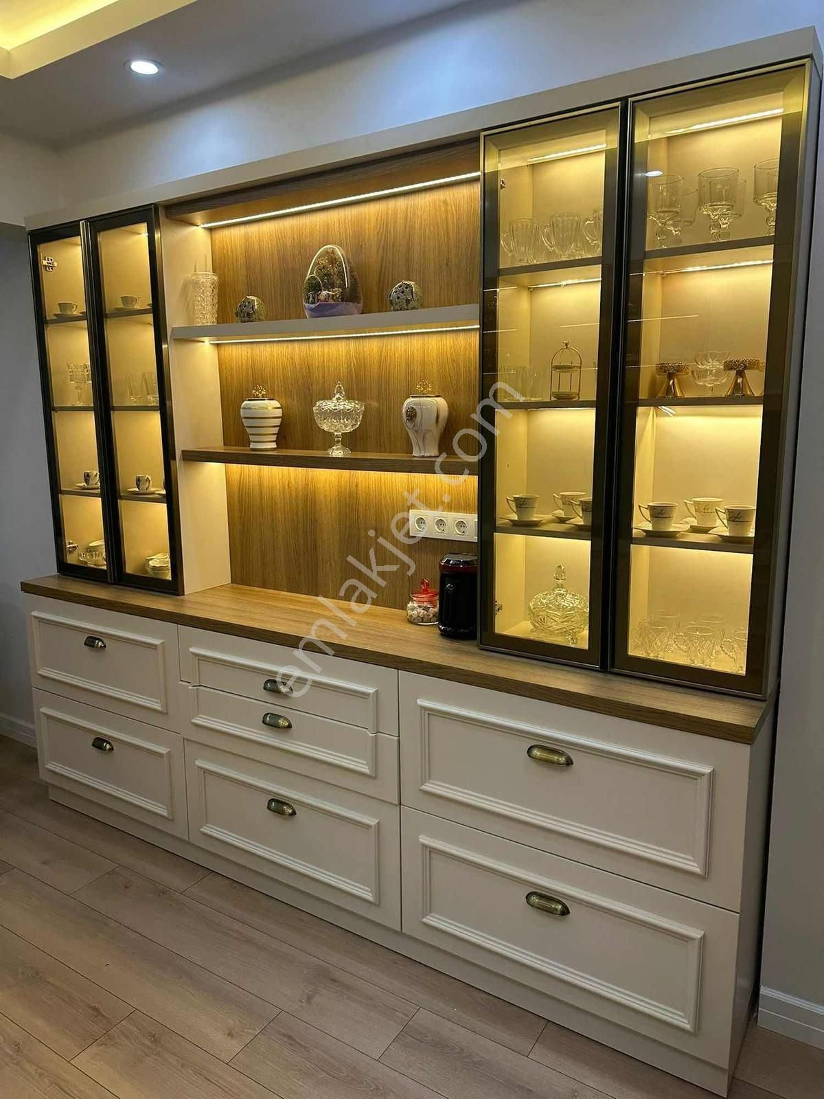 Muratpaşa Milli Egemenlik Caddesi Üzerinde Satılık 3+1 Daiere - Görsel 2