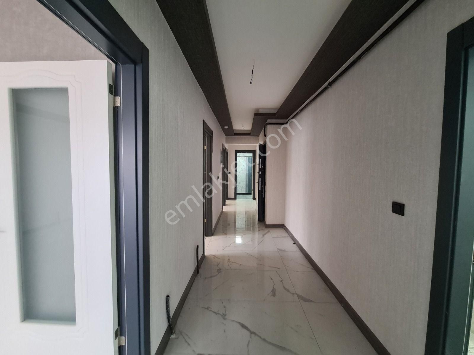 Estergon Cad. Paraleli 3.kat Konumlu Sıfır Binada Köşe 3+1 Daire - Görsel 8