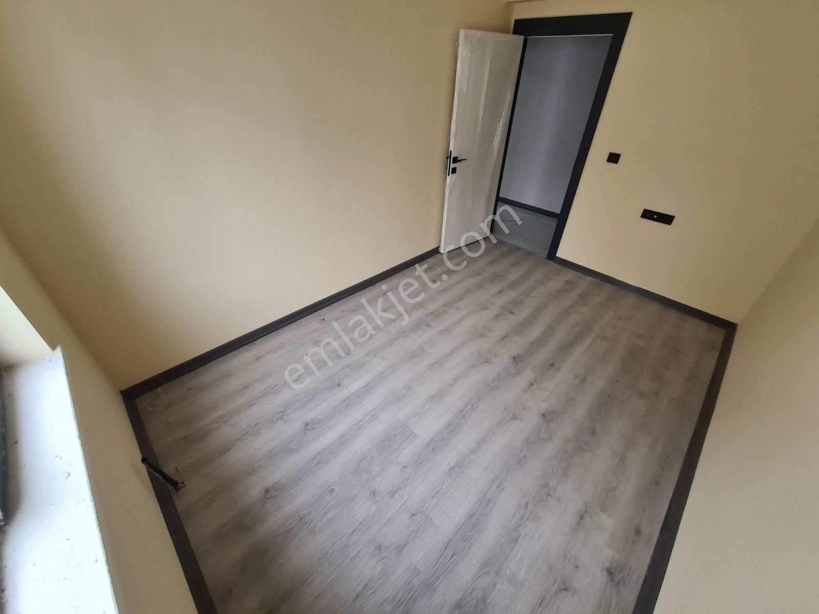 Estergon Cad. Paraleli 3.kat Konumlu Sıfır Binada Köşe 3+1 Daire - Görsel 23