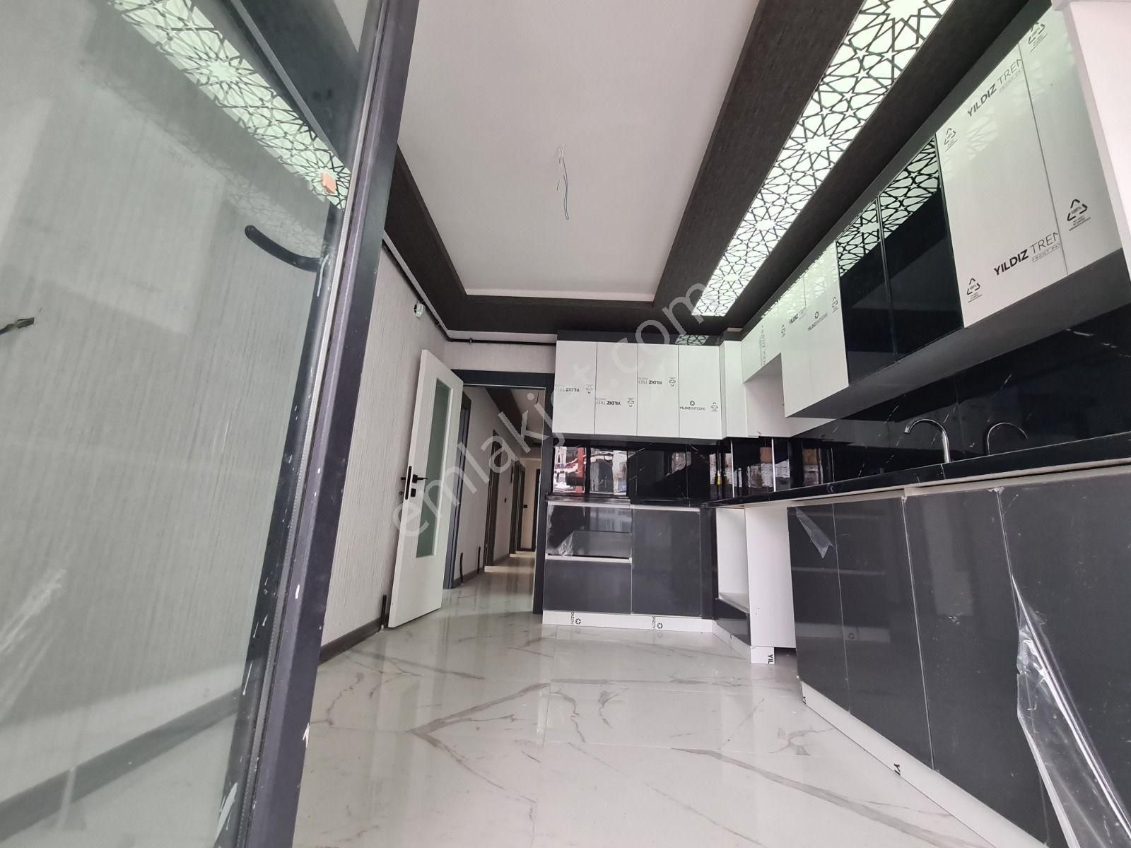 Estergon Cad. Paraleli 3.kat Konumlu Sıfır Binada Köşe 3+1 Daire - Görsel 4