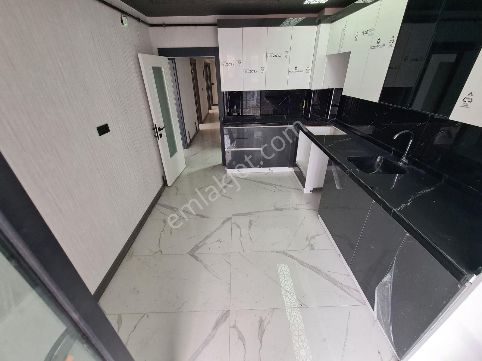 Estergon Cad. Paraleli 3.kat Konumlu Sıfır Binada Köşe 3+1 Daire - Görsel 7