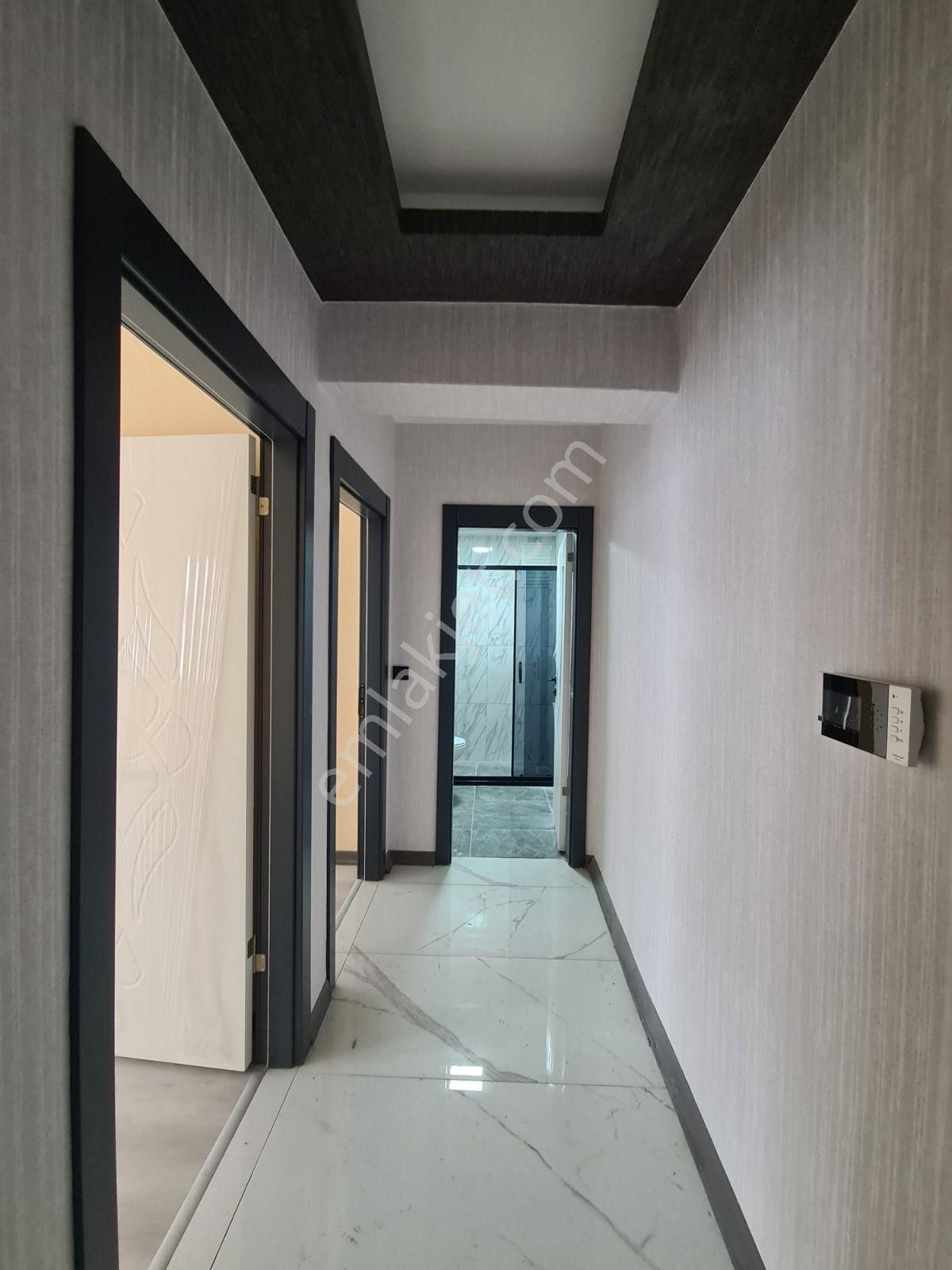 Estergon Cad. Paraleli 3.kat Konumlu Sıfır Binada Köşe 3+1 Daire - Görsel 32