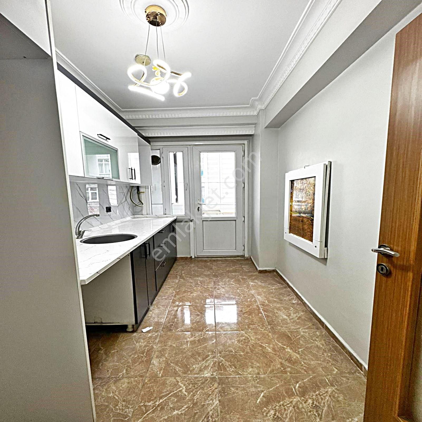 Metrobüse Yakın Ultra Dekorlu Kulanışlı 2+1 Temiz Satılık Daire - Görsel 14