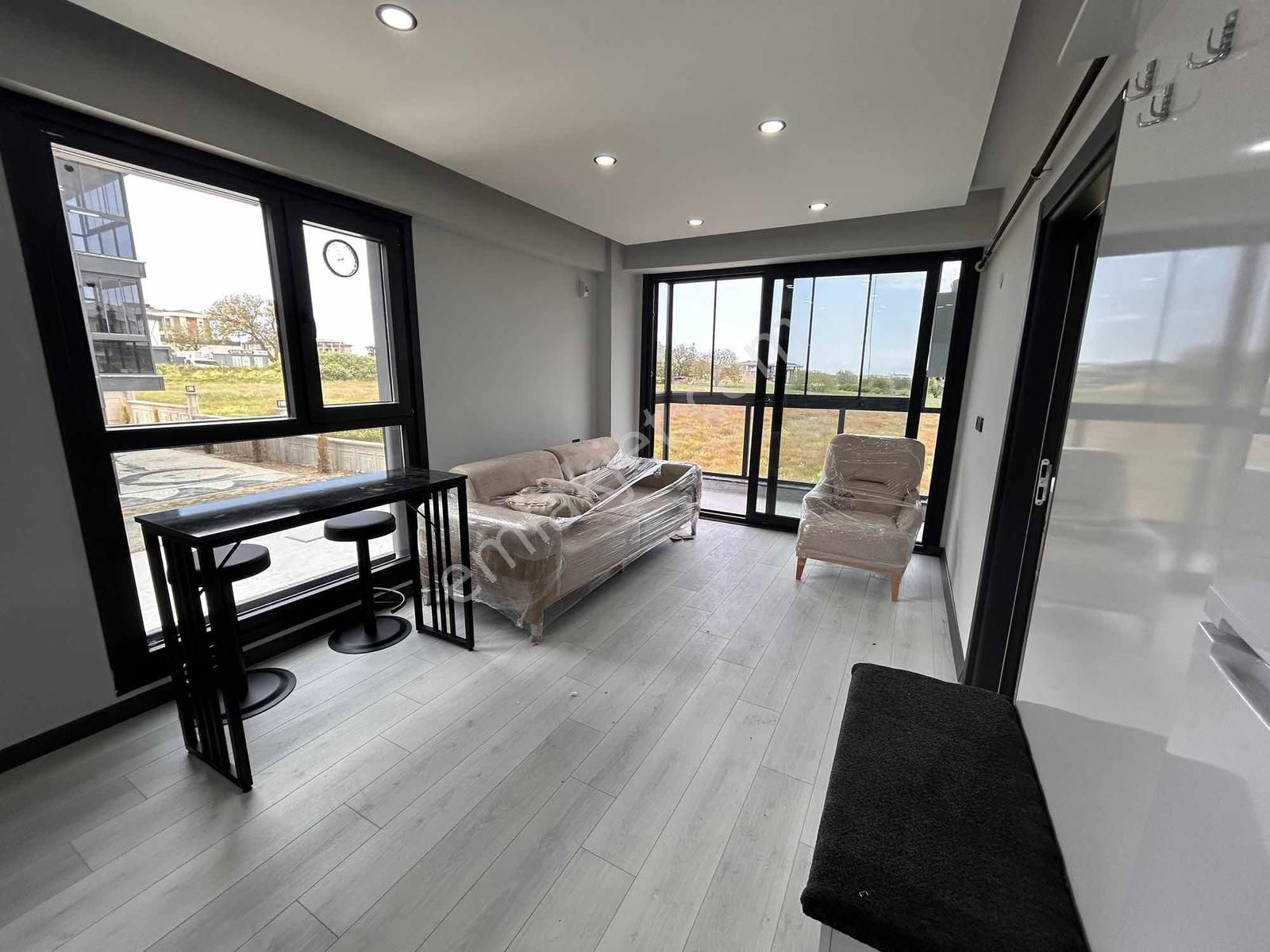 Mege'den Çorlu Hürriyet Mah. Emlaklarda Lüks Satılık 1+1 Daire