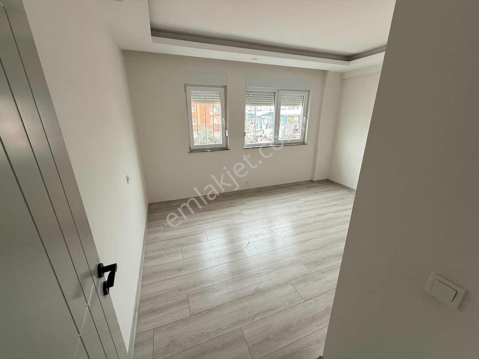 Sinanefendi' Eml'den Erenköy'de Ayrı Mutfak Cadde Üstü Geniş 2+1 - Görsel 3