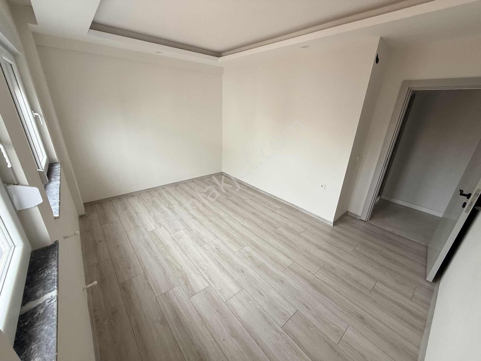 Sinanefendi' Eml'den Erenköy'de Ayrı Mutfak Cadde Üstü Geniş 2+1 - Görsel 4