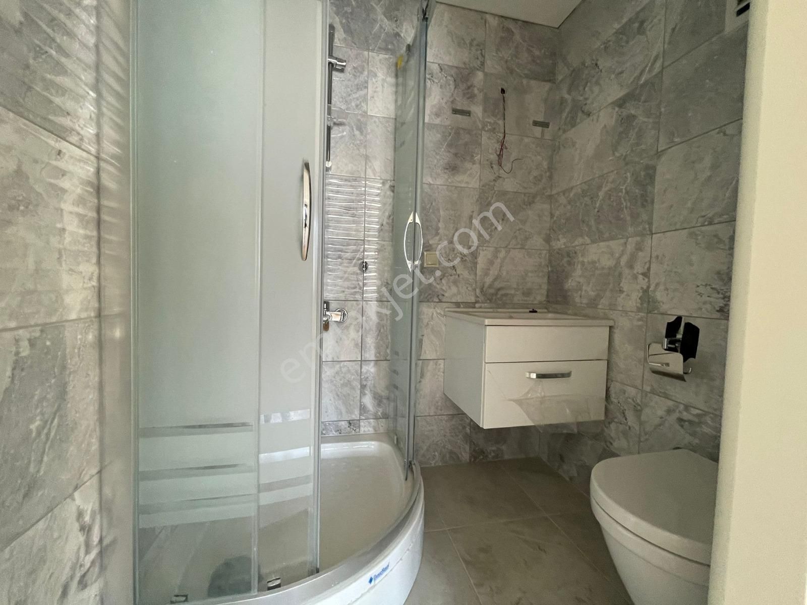 Sahrayıcedit Atatürk Cad.üzerinde Balkonlu Ebeveynli Satılık 3+1 - Görsel 16