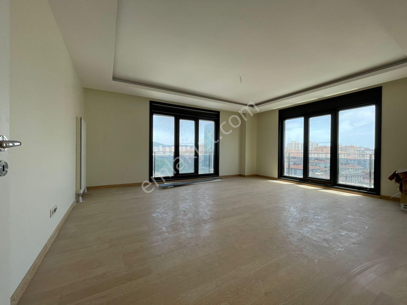 Sahrayıcedit Atatürk Cad.üzerinde Balkonlu Ebeveynli Satılık 3+1 - Görsel 3