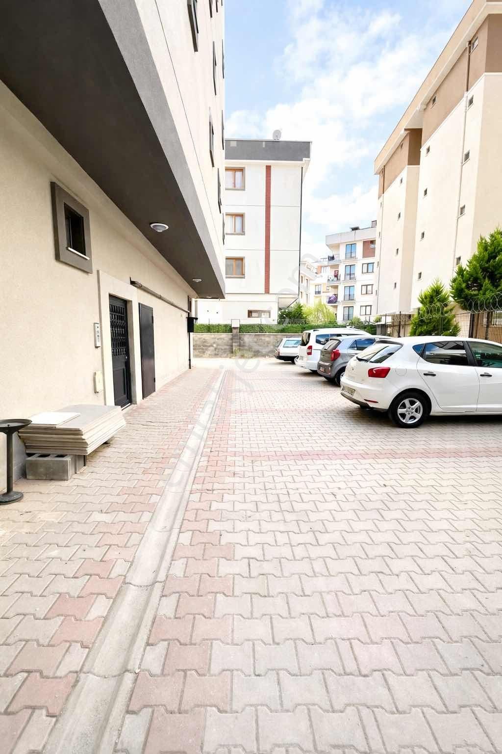 Sultanbeyli Adil Mahallesi,butik Sitede,boyalı,kiralık 2+1 Daire - Görsel 4