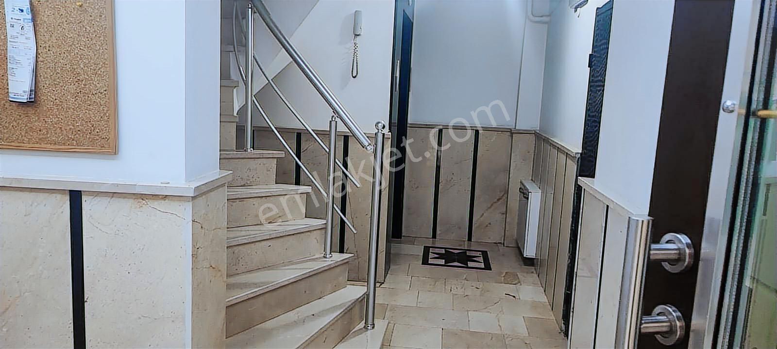 Siyavuşpaşada Asansörlü 2015 Yapımı 85m2 2+1 Kombili 3.kat Boş - Görsel 13