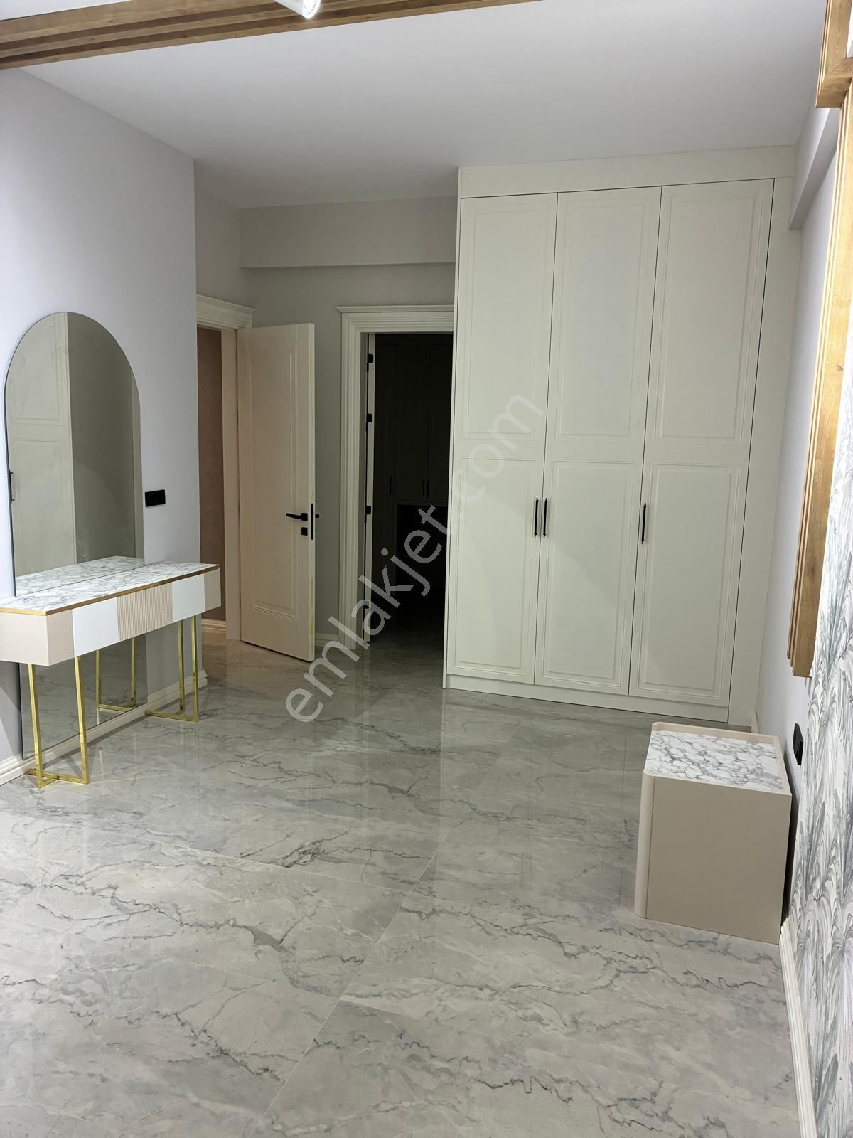 Ender Uysal Gayrimenkul'den Çakmak’ta Havuzlu Sitede Ara Kat Lüks 3.5+1... - Görsel 12