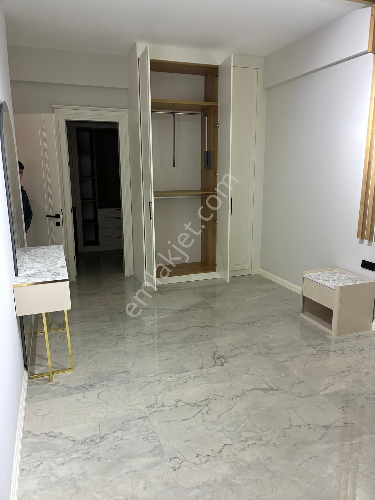 Ender Uysal Gayrimenkul'den Çakmak’ta Havuzlu Sitede Ara Kat Lüks 3.5+1... - Görsel 21